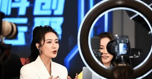 被罚13.4亿的薇娅回来了，换赛道搞拍剧、穿搭，长得已经大不一样