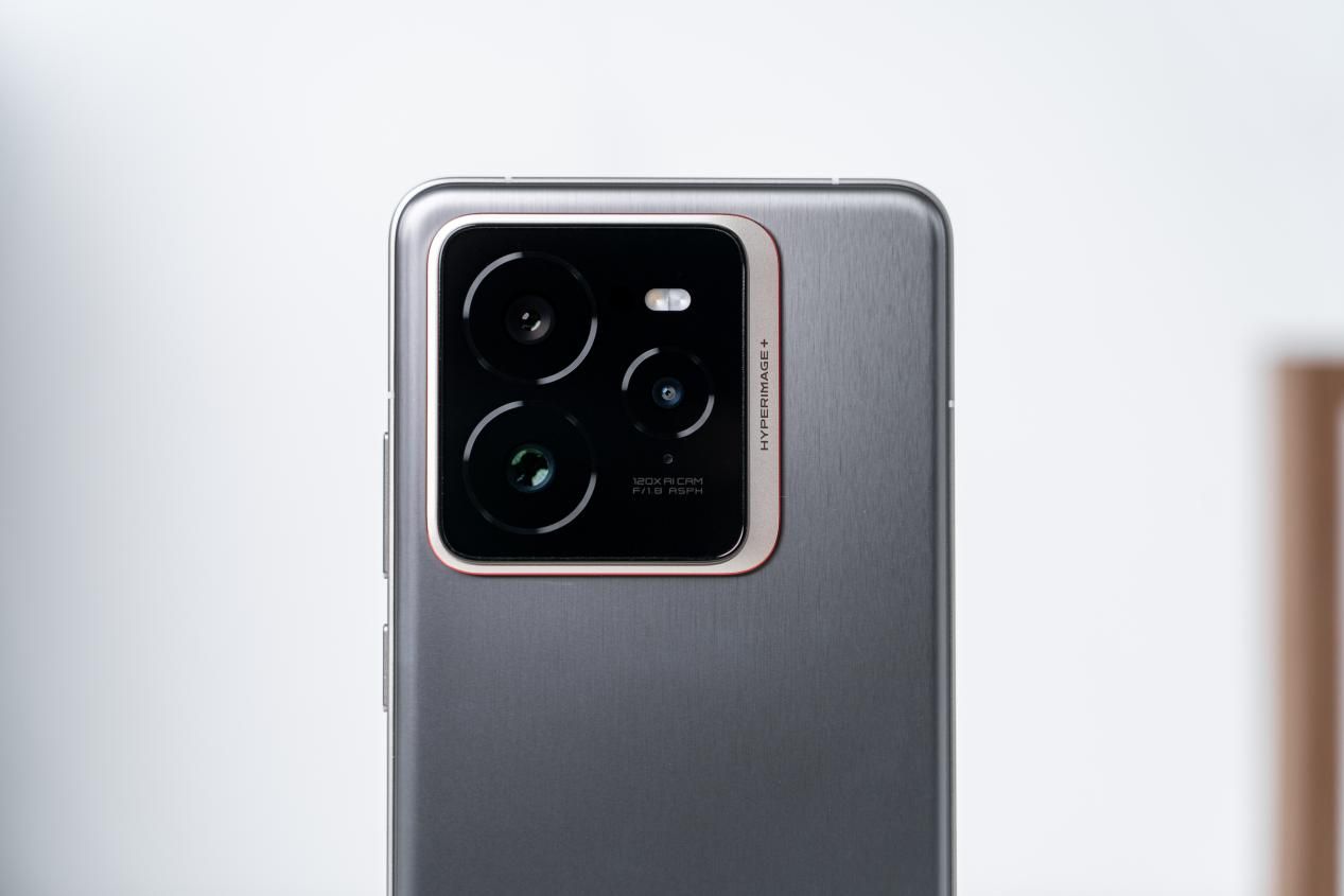 不到四千入手骁龙8至尊版?真我GT7 Pro首发评测:游戏长焦两手抓