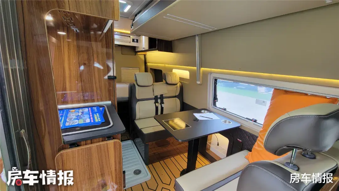 21.8万起！带6座3张床的房车来了，能洗澡做饭性价比真的挺不错