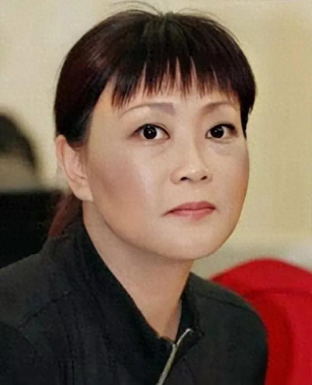 戴志诚和杨蕾离婚多年了,他们的生活相差太大