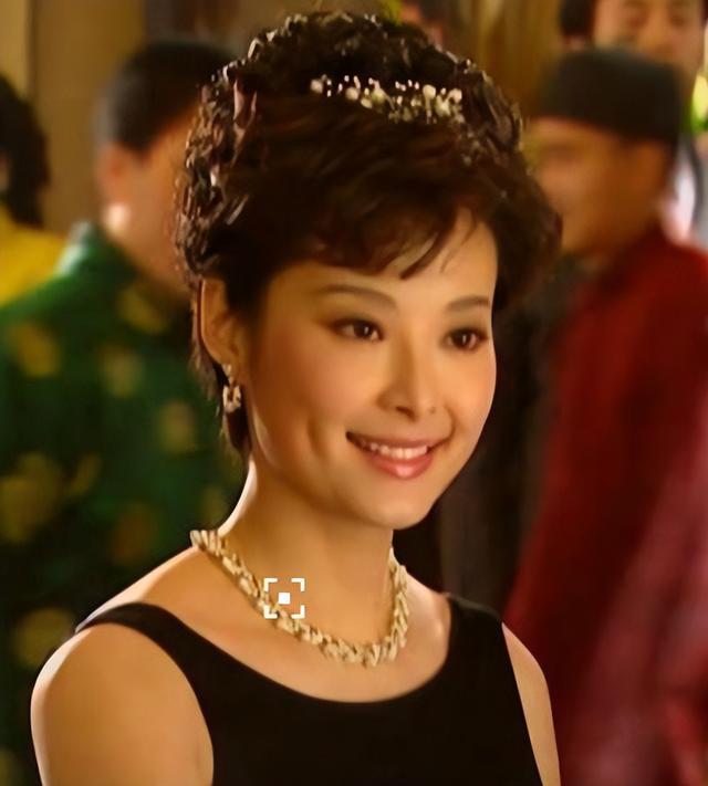 事实证明,当初被嘲“疯女人”的袁立,才是真的“人间清醒”