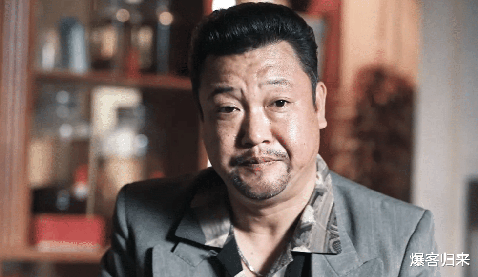 贾冰|贾冰自称80后引发热议,真实年龄成谜,演技精湛获赞