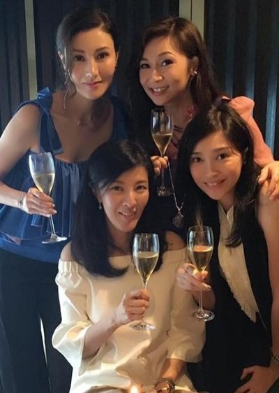 邱李茂琪：香港名媛中的社牛，老公有钱自己会赚，家庭幸福全靠这