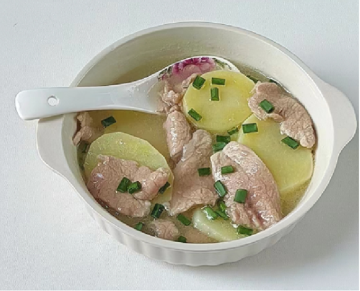 土豆遇到它，才知啥是绝配！春季要敞开吃，营养美味，别不懂吃