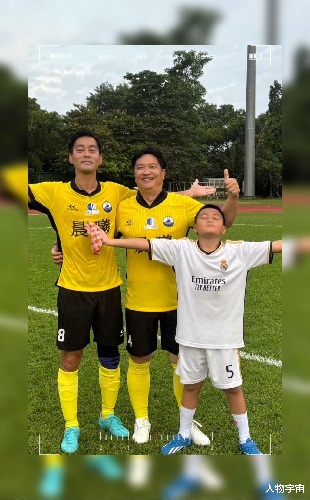 她是昔日少男杀手嫁陈国坤,今帅气儿子文武双全被赞有家教好懂事