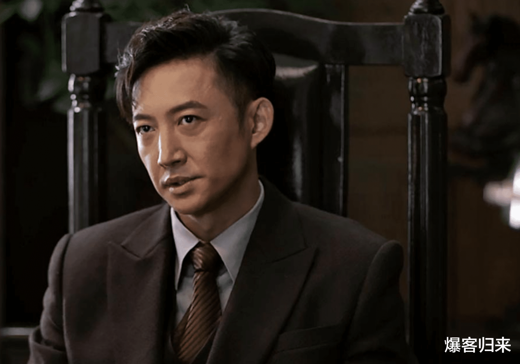 王阳杂志照脚踩马桶，疑似内涵王一博粉丝，白玉兰提名后再起争议