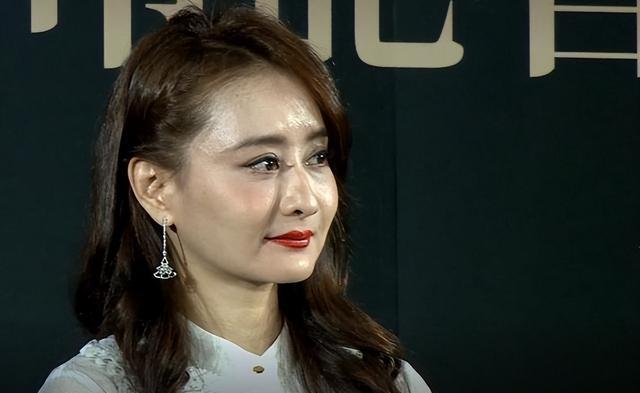 年轻时美的惊为天人,然而花期却很短,颜值很快就坍塌的4位女星