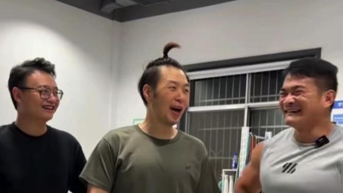 杜海涛也学贾玲去减肥：瘦得像大病初愈，圆脸秒变锥子脸