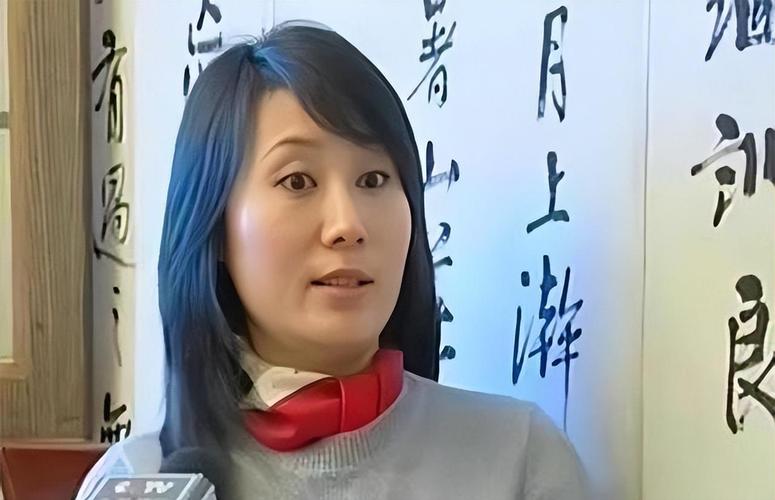 “值得吗？” 丁岚放弃国内演艺事业，移居新加坡，如今过得如何？