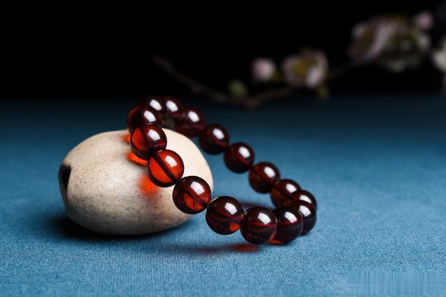 蜜蜡既是新贵更是旧宠（三）哪些琥珀蜜蜡值得收藏