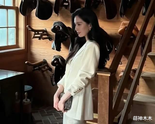 37岁刘诗诗被吐槽脸越来越僵，生图曝光撞脸杨幂，彻底没了辨识度