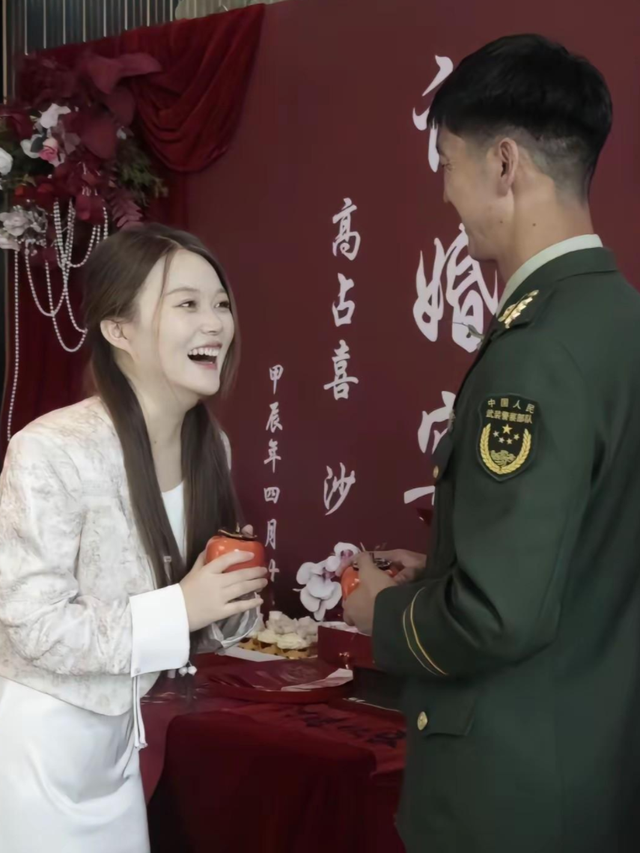 后续！《变形记》高占喜订婚，桌上摆15万现金，女友面相引争议