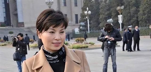 主持人李瑞英：当初节目开播前15分钟听闻儿子坠楼，仍坚持直播完