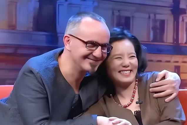 太难过！龚琳娜宣布离婚，晒最后相处视频，不舍相恋20年德国丈夫