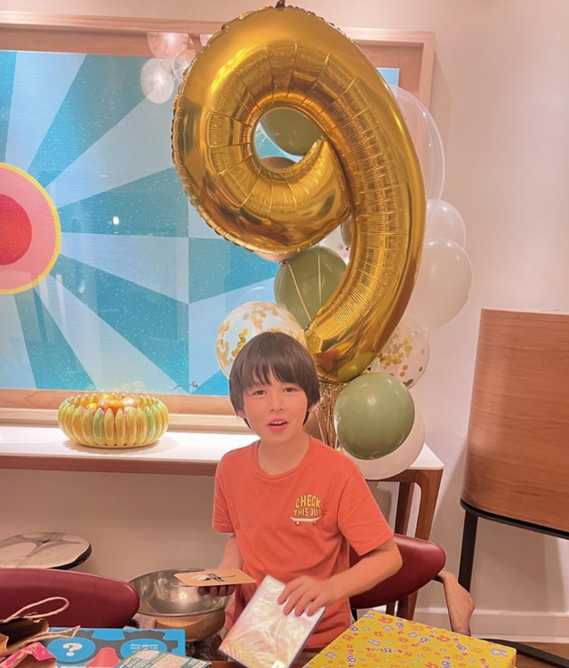 两度原谅法籍老公出轨，TVB前花旦名模姐姐儿子，五官精致颜值高