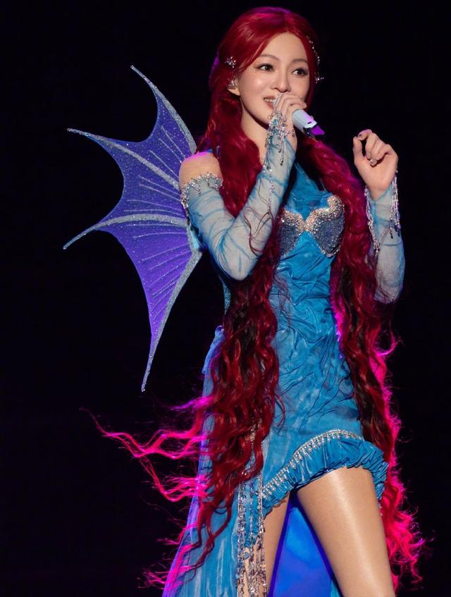 电眼娃娃张韶涵肉丝大赏,丝袜下的歌声总是那么动人心弦。