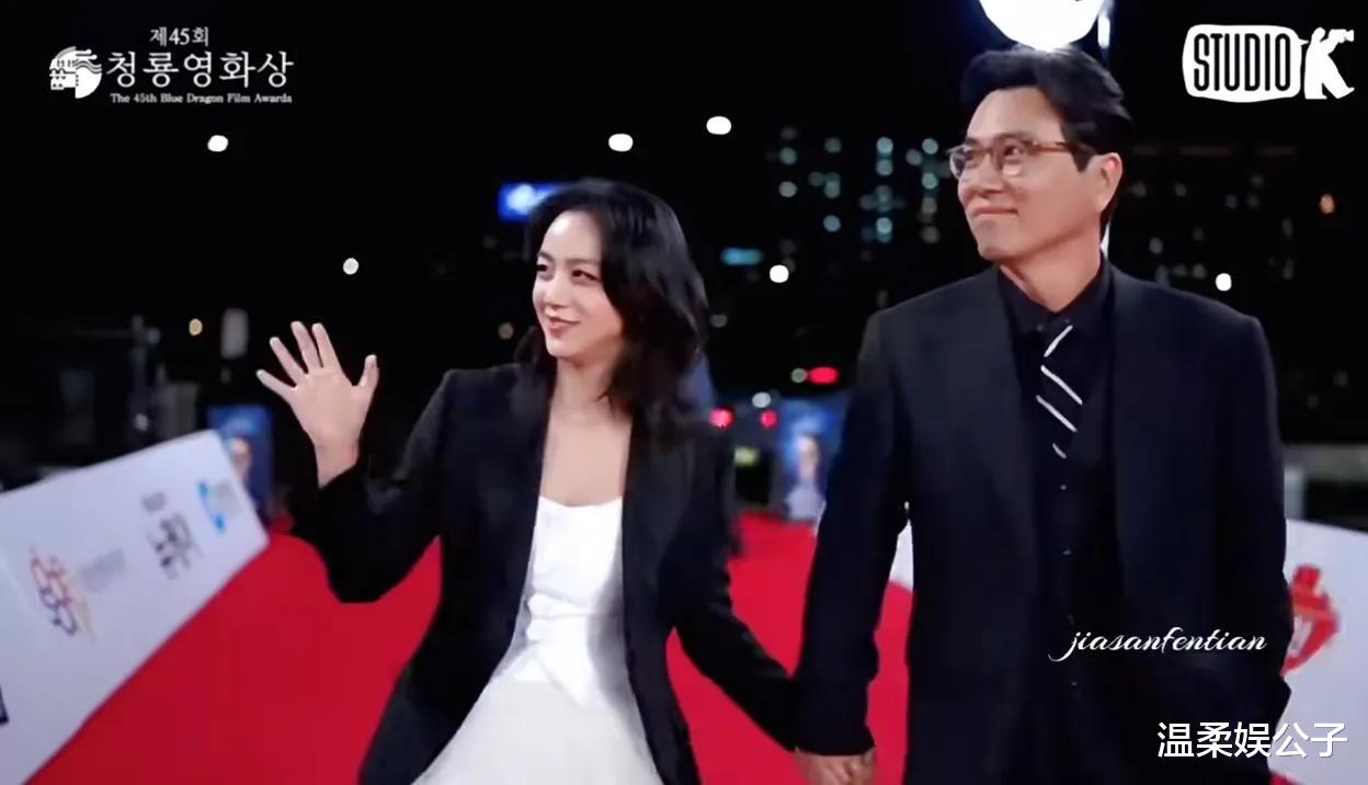 当44岁汤唯和54岁老公同框,才发现女人到中年幸不幸福都写在脸上