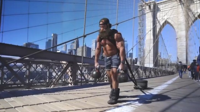 生吃牛肝啃牛睾,一年狂赚1个亿,他是怎么靠健身割韭菜的?