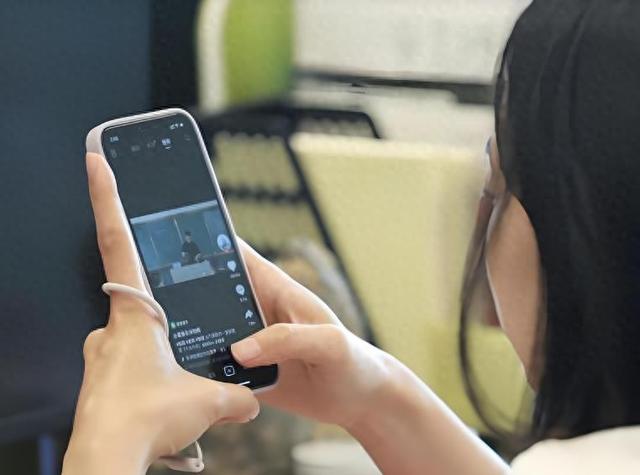 手機(jī)最好別開護(hù)眼模式，為什么會(huì)有這樣的吐槽