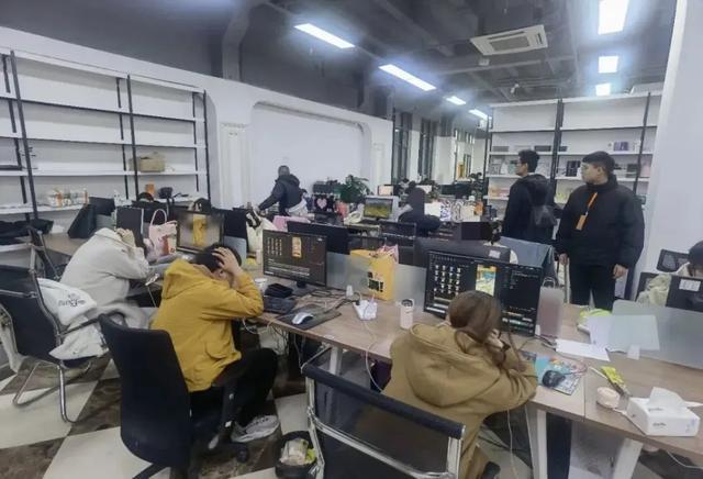 直播是躺着赚钱?来自1.8亿特大诈骗,看似致富门路实则人间地狱