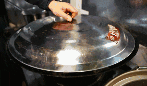 沈阳著名小吃正在热播!黄景瑜:吃了不下2000个