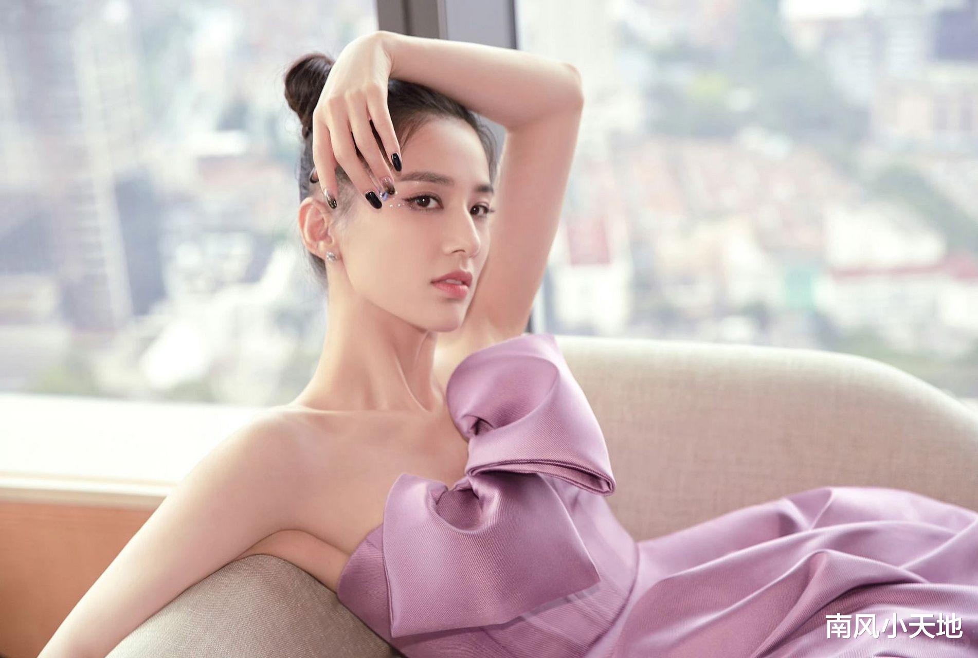 杨子带22岁女儿杨海润与黄圣依聚餐 二人离婚后首次同框 相谈甚欢