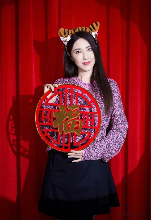 她是两百年一遇的美人,曾靠美貌征服3个影帝,如今48岁仍未婚