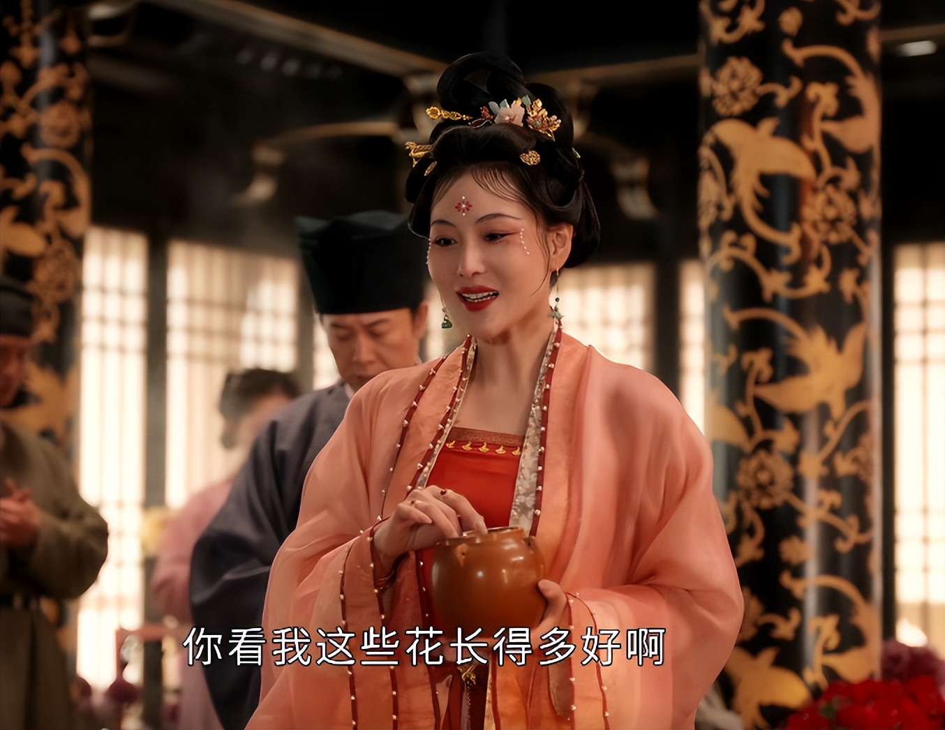 被37岁张馨予惊艳了,好身材遮不住,颜值一流肉都长在该长的地方