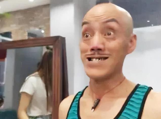 靠“光头强”走红的冯加六，娶娇妻开豪车，热度过后现状令人唏嘘