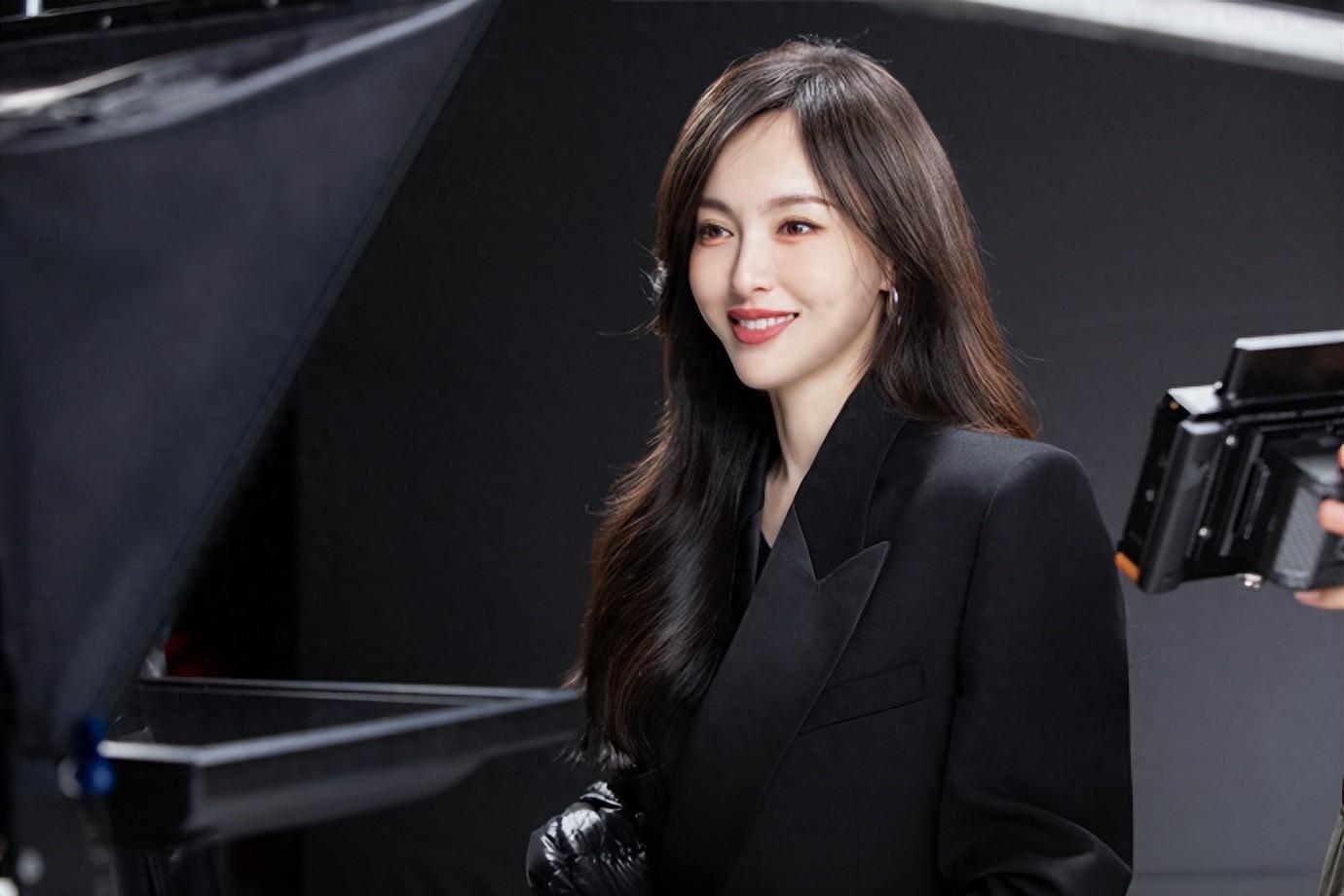 唐嫣回应命好,表示邀约非常多,她主演的仙侠剧能超《与凤行》吗