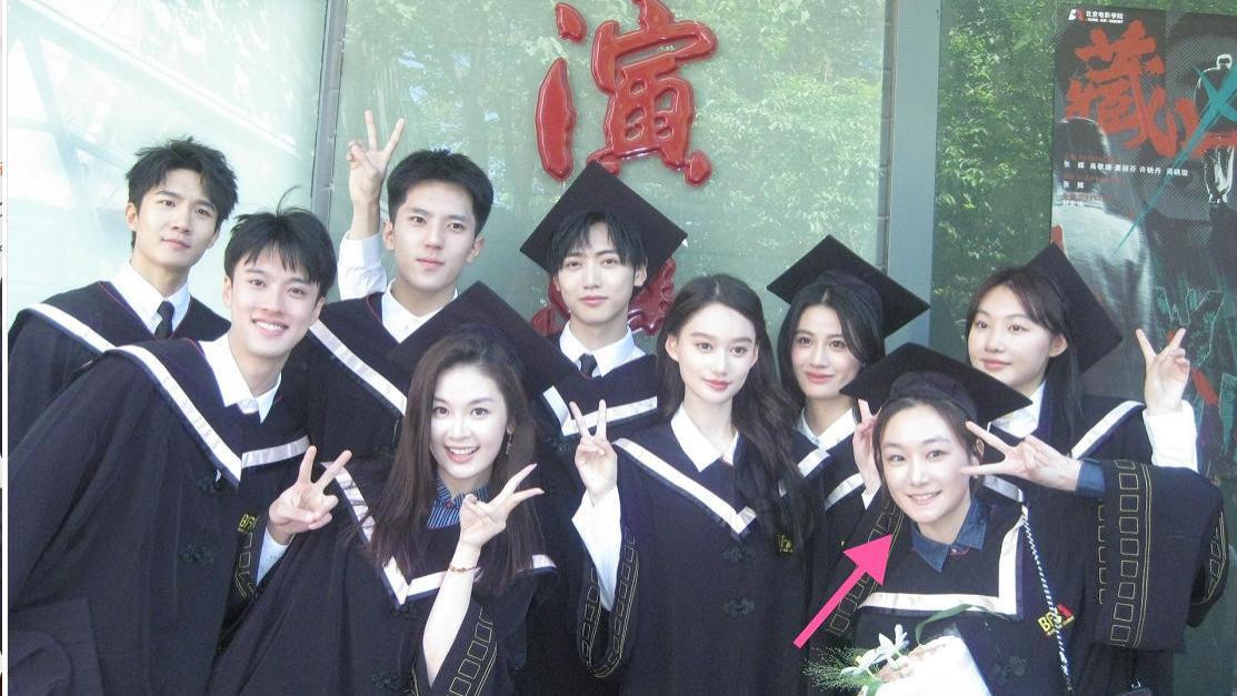 孙俪妹妹北电毕业照，和夏梦 焉栩嘉一同进入娱乐圈发展