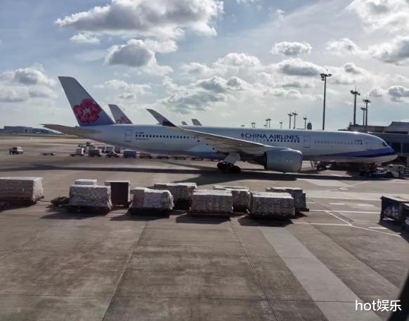 汪小菲只能陪孩子4天，给保姆安排头等舱，张兰拍儿媳缓解不舍