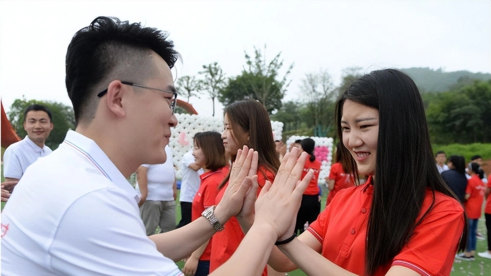 保险公司年收入上亿，为什么还要一直招聘新员工呢？原因很现实