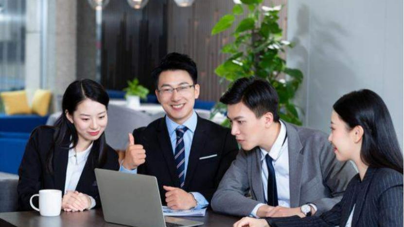 我请了一天假，饮水机没水，同事们宁愿点下午茶和渴着，也要等我回去换