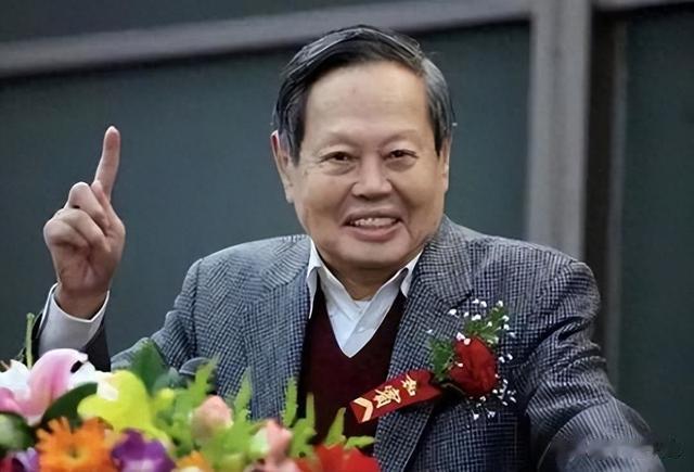 杨振宁的“长寿秘诀”，最核心的并不是多运动、喝水，而是这4点