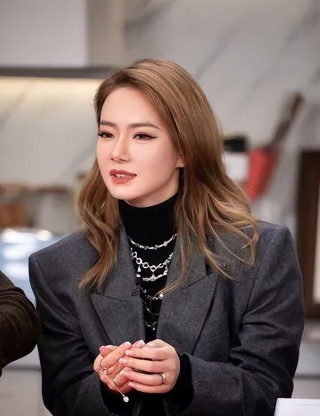 戚薇:我这辈子最正确的决定, 就是在38岁高龄生下儿子并跟自己姓