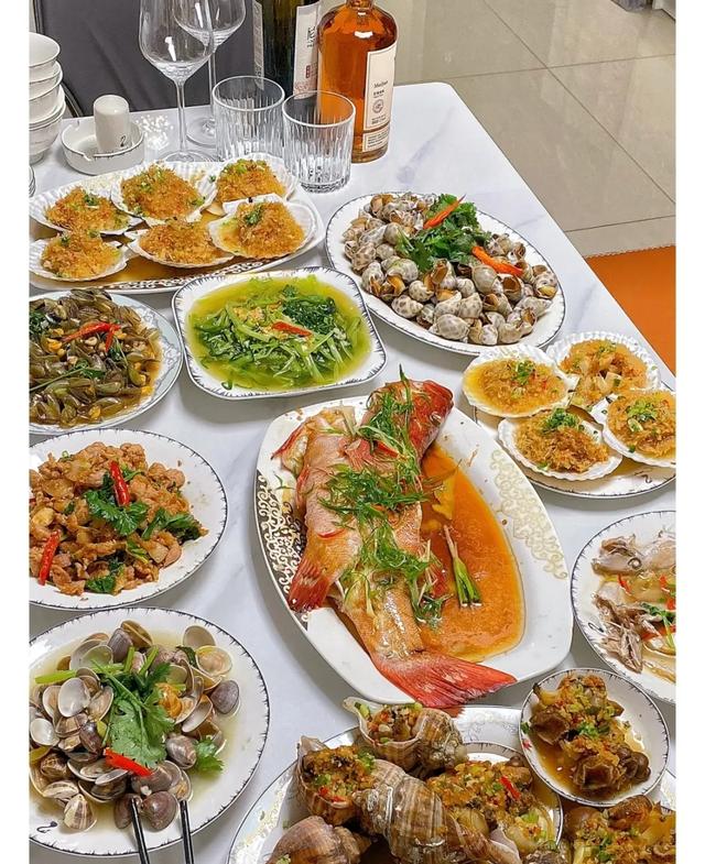 海鲜家宴这样吃！喜欢吃海鲜大餐的朋友赶快点赞收藏起来！