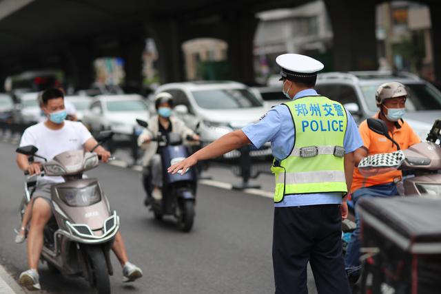 电动车“双证”时代来临！合法上路要做到“1牌、2证、3必须”