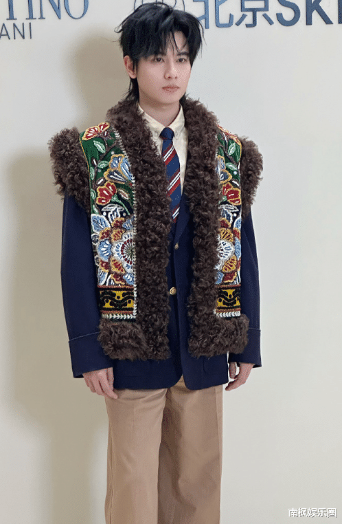 杨紫算不算顶级大美女?看看她和张柏芝站在一起就有答案了