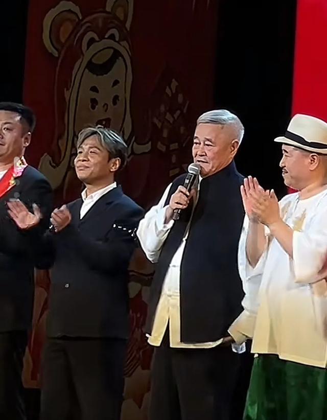 赵本山纽约首演大获成功！十二年后再演小品，与宋小宝同台欢乐多