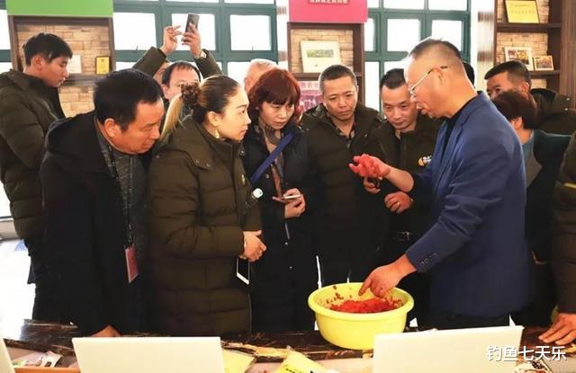 宁愿线上少卖鱼饵,劝钓友慎入坑,“老鬼”易哲成了钓鱼圈的异类