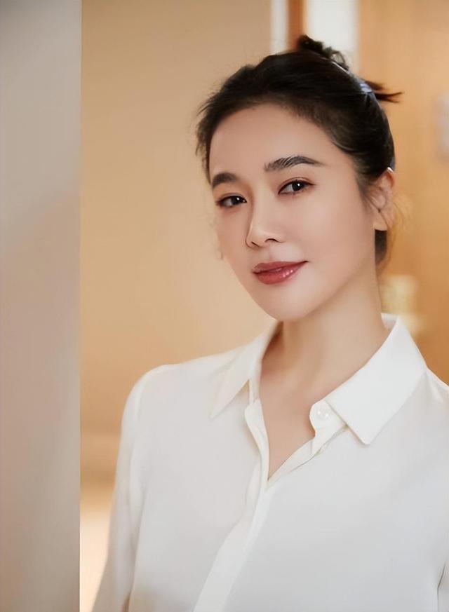 “风流成性”的左小青出道以来绯闻不断,如今仍然靠身材吸睛!