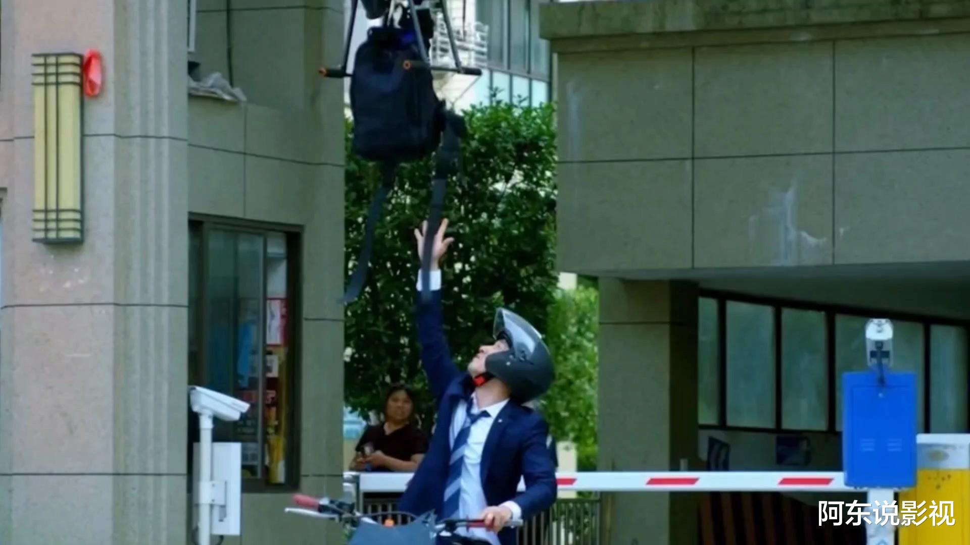 服装裸露,祝昕愿演翻版《狂飙》,被观众痛骂:直接露肉就行