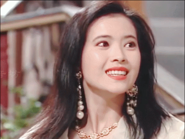 过气明星的卑微，街头摆摊、领救济、给网红打工，辉煌后满地心酸