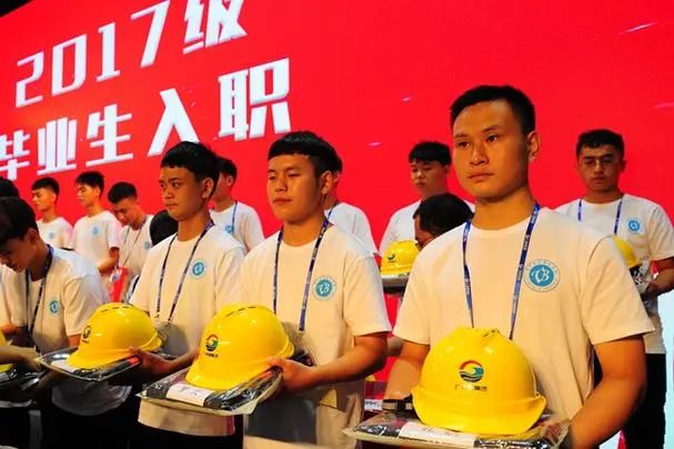 年轻人不愿意进工厂？提高薪酬，改善工作环境，构建职业发展体系