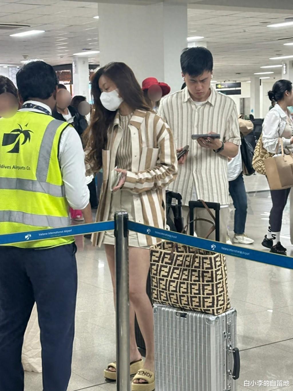 文咏珊携富豪老公出游，穿3.4万预售奢牌真豪横，夫妻相处超甜蜜