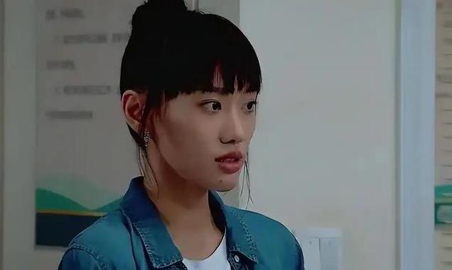 原来闫妮的女儿就是她,23岁就当上女一号,网友调侃:演技差远了