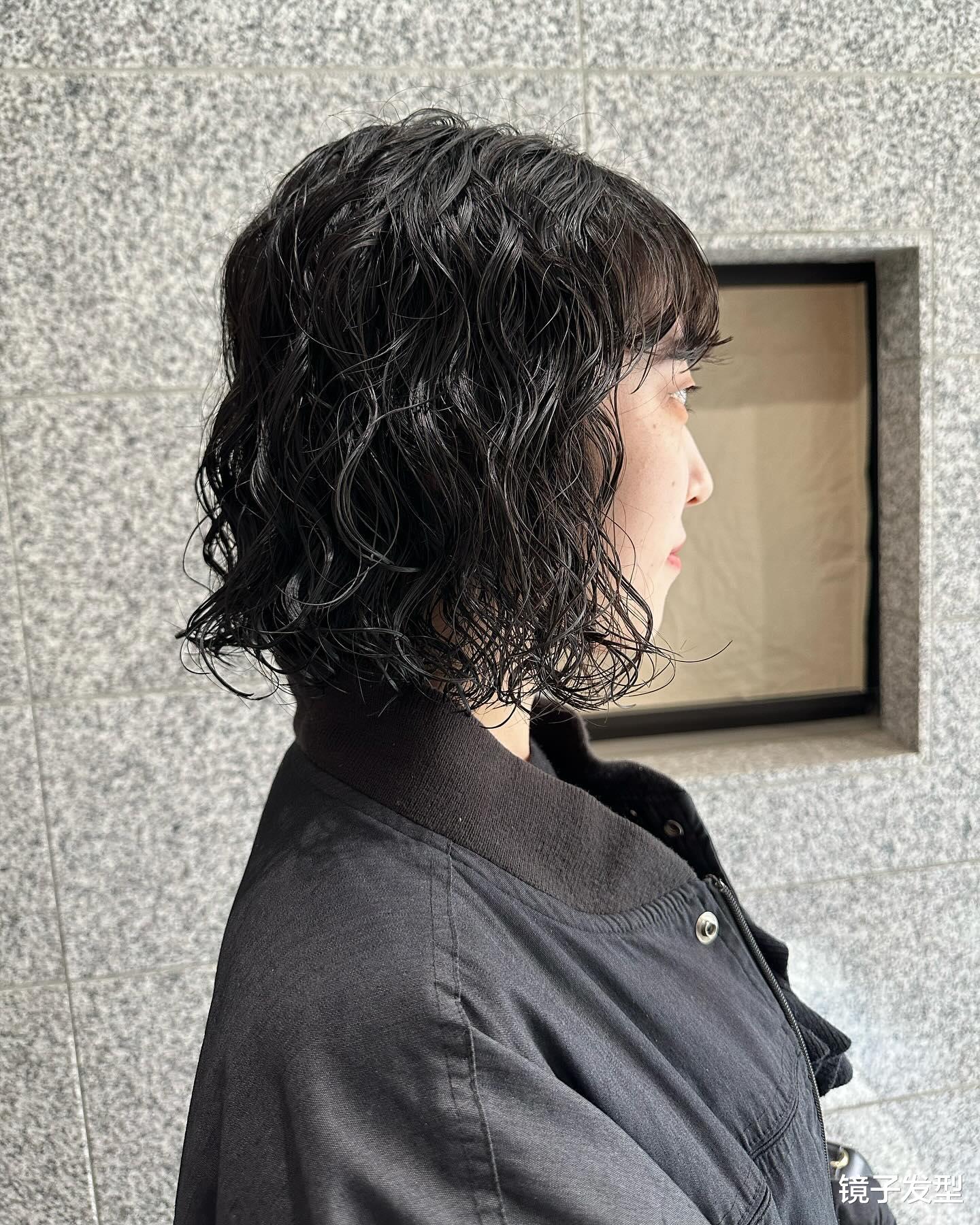 女士短发别乱剪，不如试试这几种，蓬松时尚很显瘦