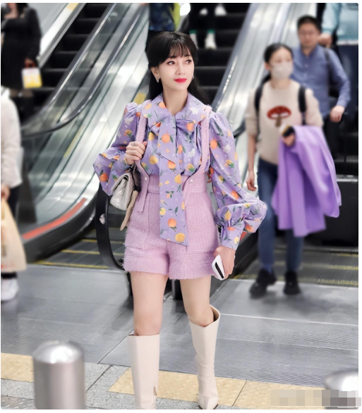 原来“不老女神”都是假的!离开化妆和精修后,跟普通人一样