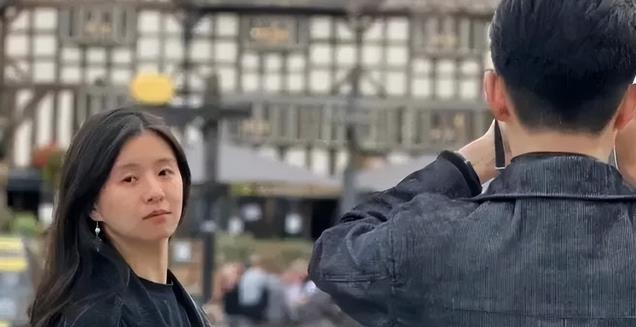 杨丽萍的外甥女，10年前在春晚一转成名的小彩旗，如今像换了个人